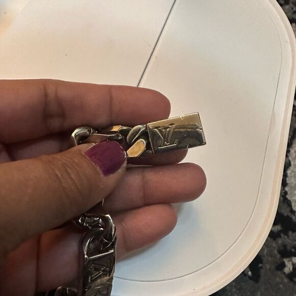 UNISEX Louis Vuitton Bracelet  M62486 Silver - Picture 12 of 16